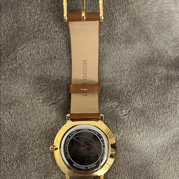 Michael Kors Gold and Brown Leather Watch like new - Picture 3 of 4
